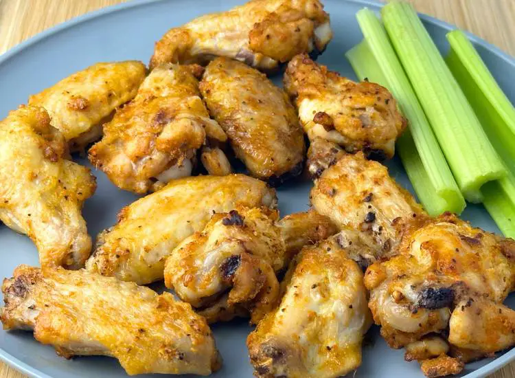Air Fryer Chicken Wings (Crispy)